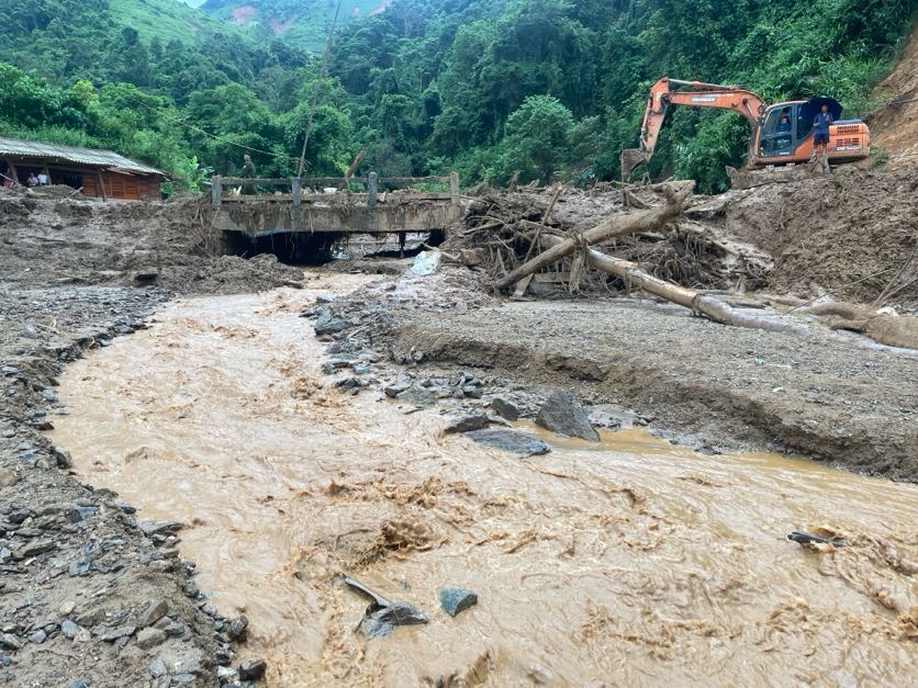 Thủ tướng tới Điện Biên, thăm hỏi người dân, chỉ đạo khắc phục hậu quả thiên tai nặng nề- Ảnh 14.