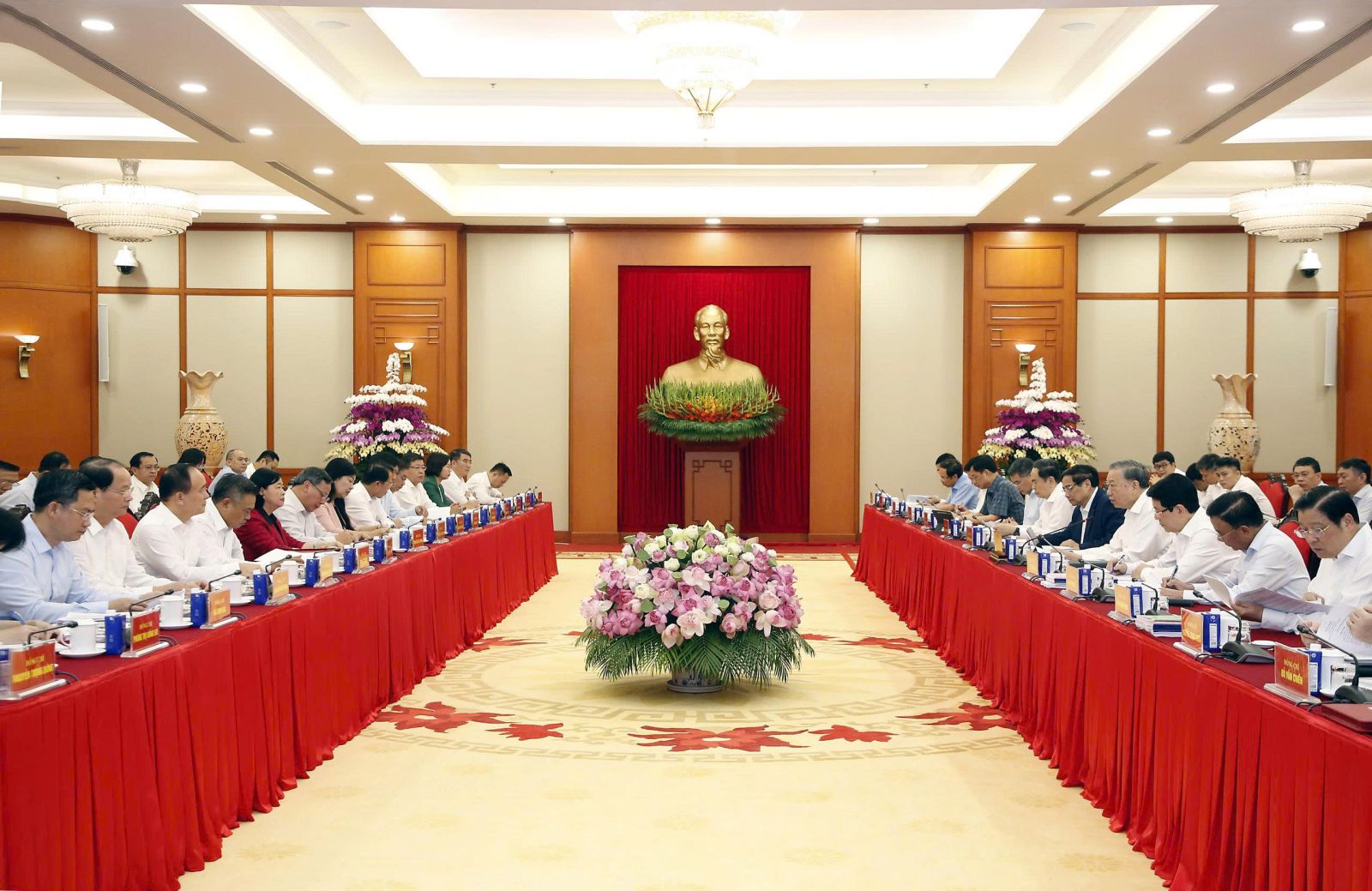 Kết luận 191-KL/TW về tiếp tục tăng cường lãnh đạo, chỉ đạo công tác tổ chức đại hội đảng bộ các cấp tiến tới Đại hội XIV của Đảng- Ảnh 1.