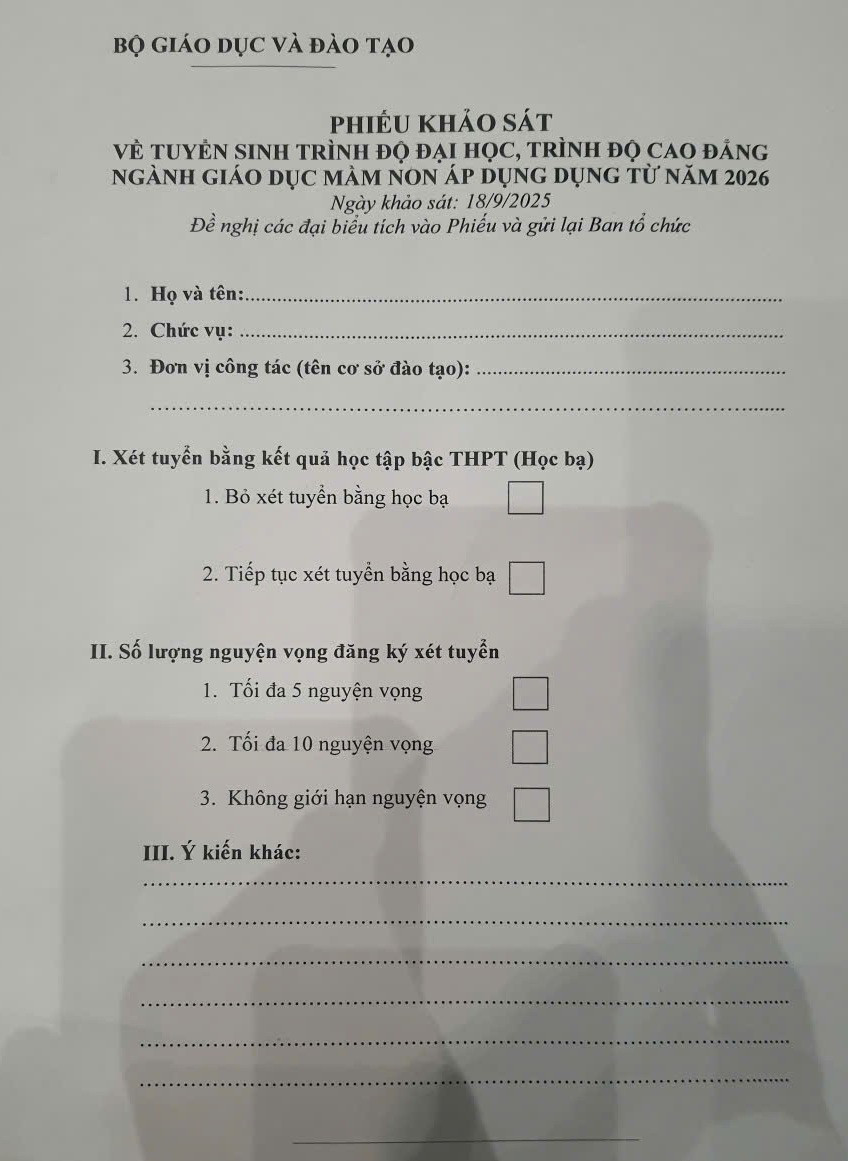 Lấy ý kiến về việc duy trì hay bỏ xét tuyển đại học bằng học bạ- Ảnh 1. Lấy ý kiến về việc duy trì hay bỏ xét tuyển đại học bằng học bạ- Ảnh 1.