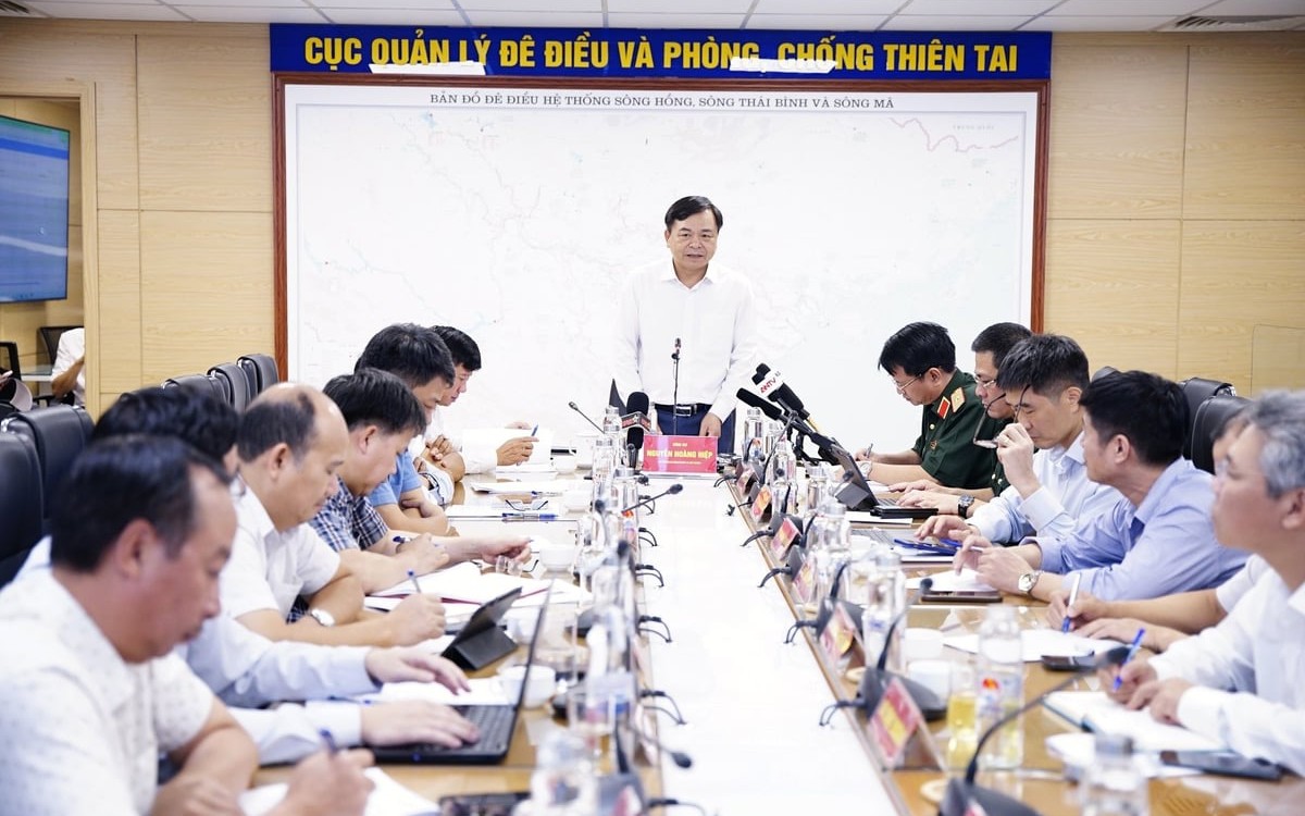 SIÊU BÃO RAGASA cường độ rất mạnh, di chuyển nhanh, tạo ra hệ lụy nguy hiểm cả trên biển và đất liền