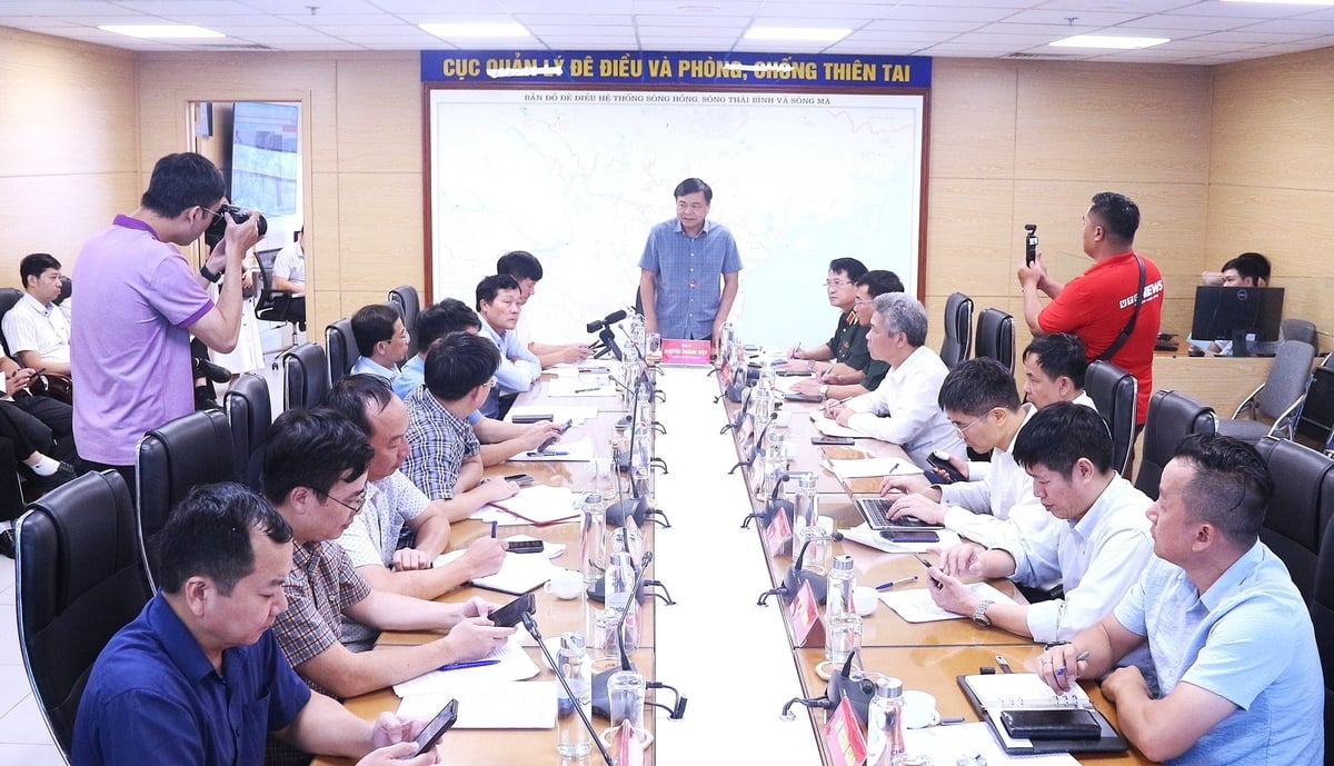 BÃO NỐI TIẾP BÃO là tình huống ĐẶC BIỆT NGUY HIỂM, BÃO BUALOI có thể gây "ĐA THIÊN TAI", ỨNG PHÓ PHẢI RẤT KHẨN TRƯƠNG- Ảnh 1.