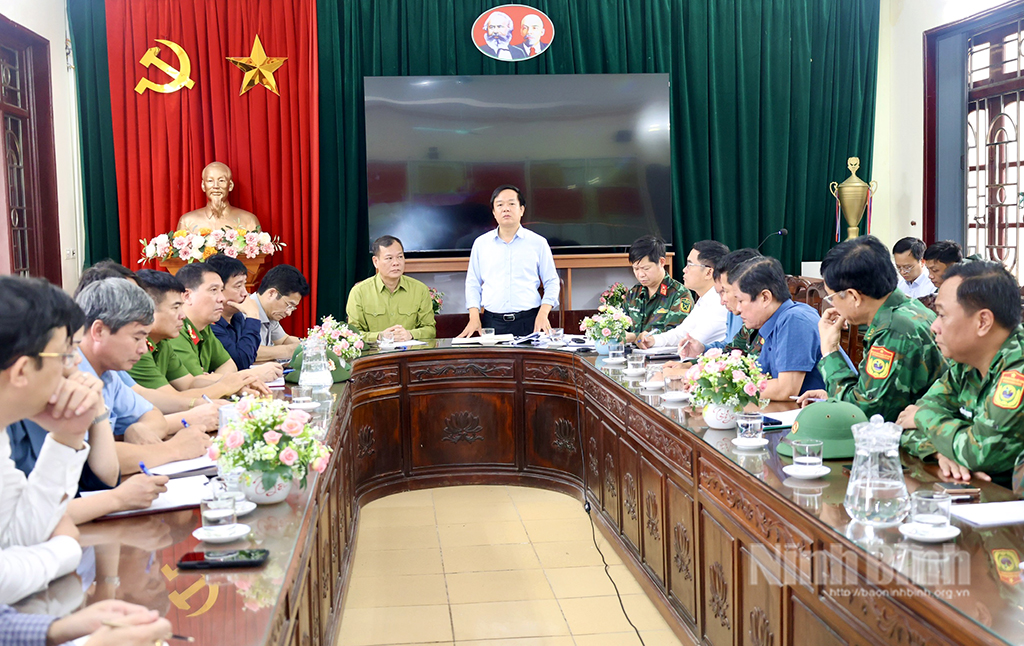 NINH BÌNH: HUY ĐỘNG TOÀN LỰC 'CỨU' ĐÊ BIỂN HẢI THỊNH, KHẮC PHỤC HẬU QUẢ BÃO SỐ 10- Ảnh 5.
