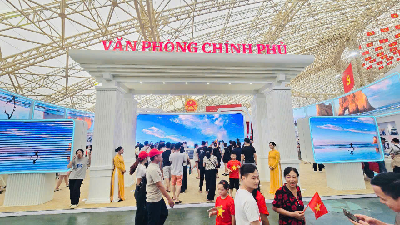 Triển lãm thành tựu đất nước "80 năm HÀNH TRÌNH ĐỘC LẬP - TỰ DO - HẠNH PHÚC"- Ảnh 1.