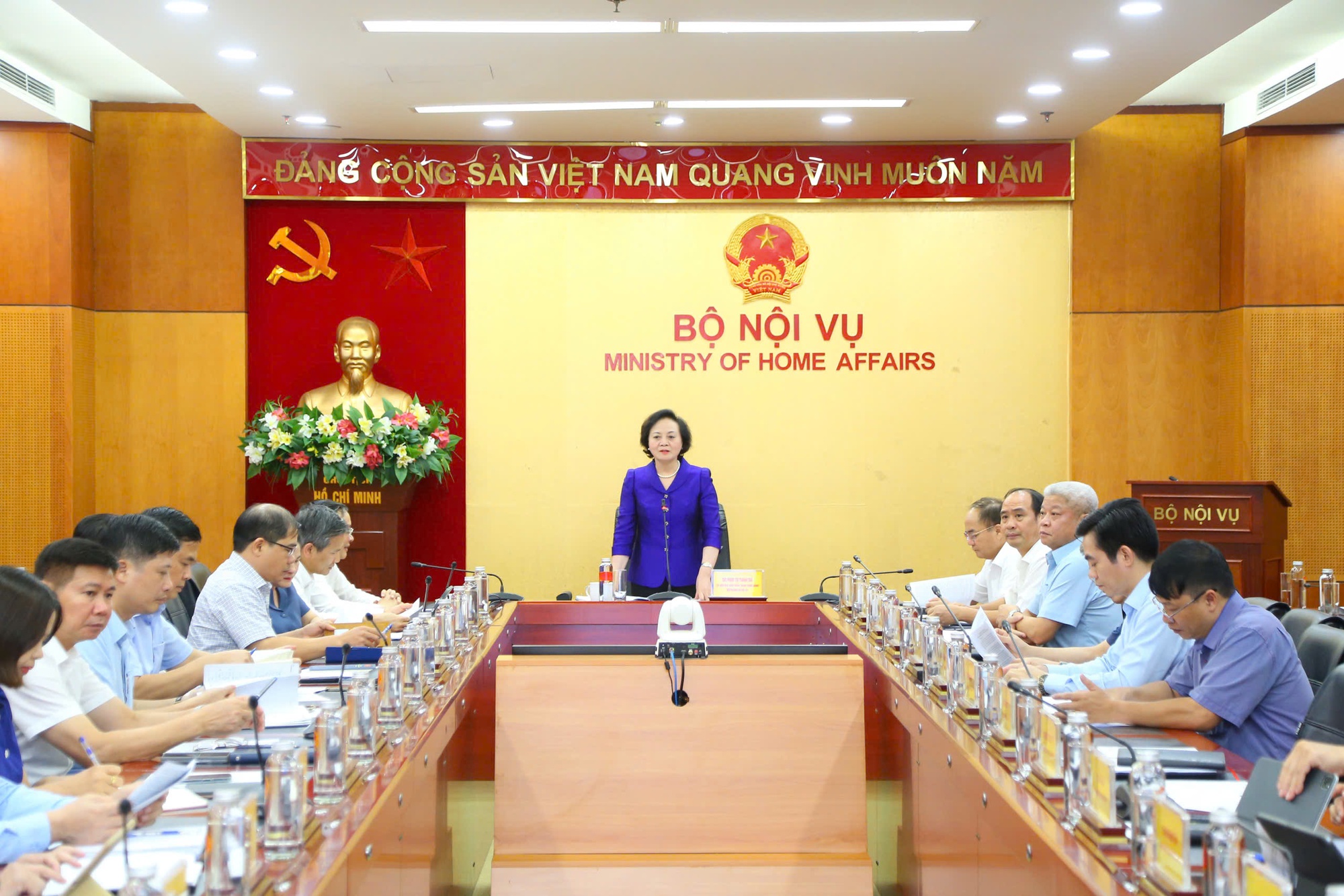 Chuẩn bị báo cáo Bộ Chính trị chính sách phụ cấp, tiền lương; vấn đề cán bộ, công chức, vị trí việc làm, phân loại đơn vị hành chính...- Ảnh 1.
