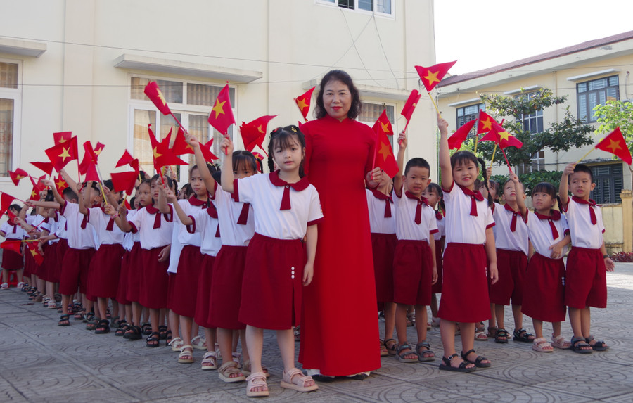 TOÀN CẢNH: LỄ KHAI GIẢNG ĐẶC BIỆT và Kỷ niệm 80 năm thành lập Bộ Quốc gia Giáo dục- Ảnh 36.