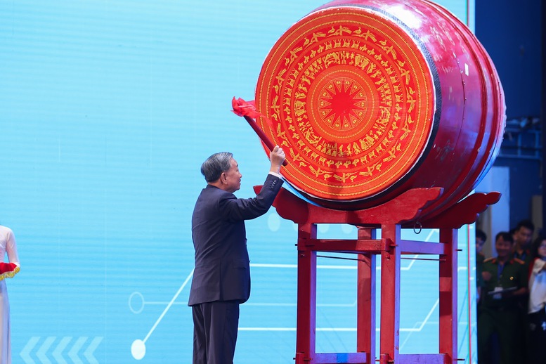 TOÀN CẢNH: LỄ KHAI GIẢNG ĐẶC BIỆT và Kỷ niệm 80 năm thành lập Bộ Quốc gia Giáo dục- Ảnh 18.