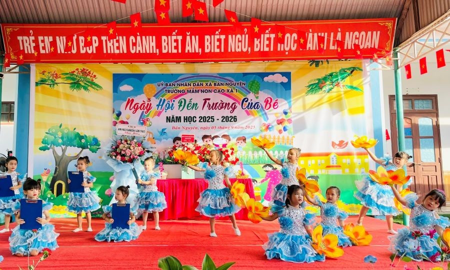 TOÀN CẢNH: LỄ KHAI GIẢNG ĐẶC BIỆT và Kỷ niệm 80 năm thành lập Bộ Quốc gia Giáo dục- Ảnh 35.