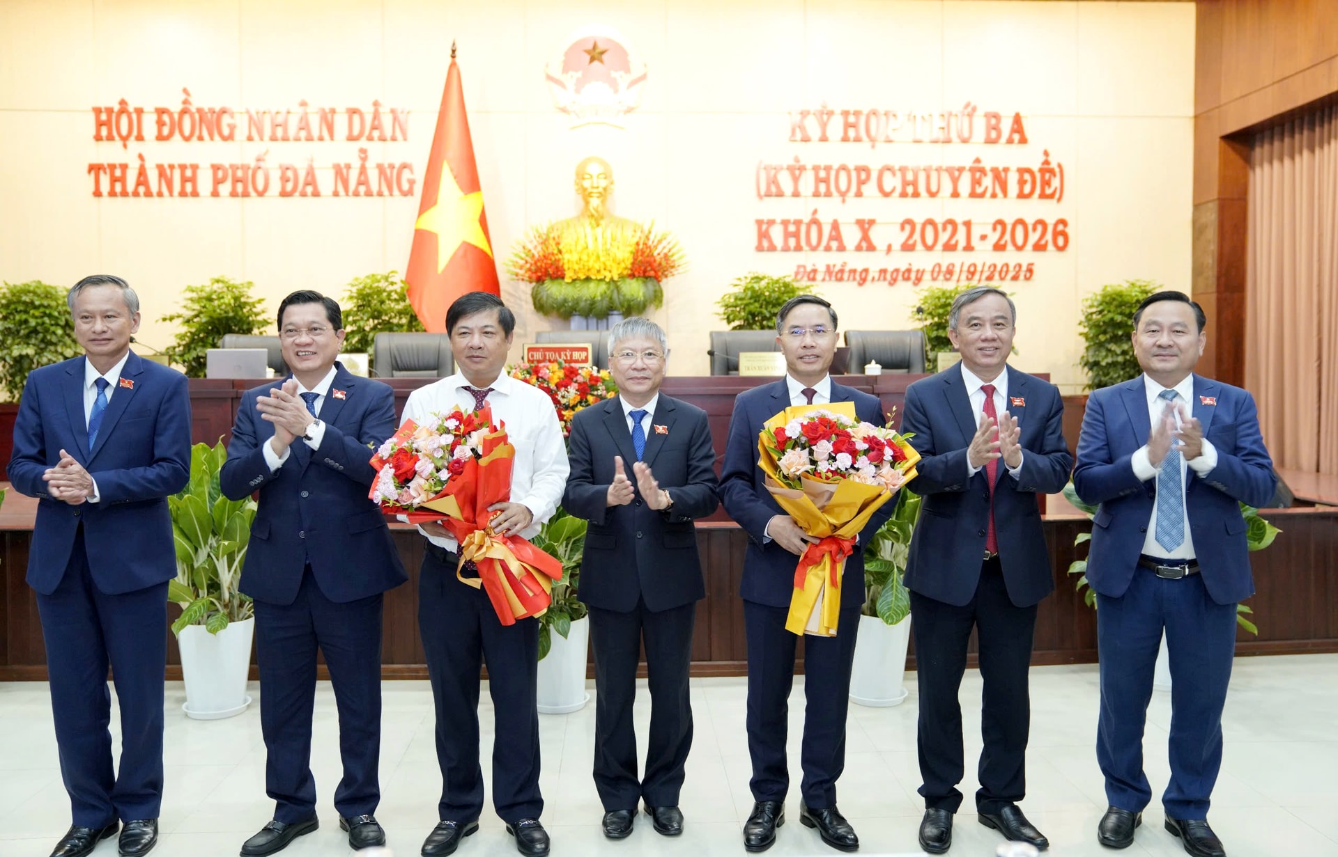 Đồng chí Phạm Đức Ấn được bầu giữ chức Chủ tịch UBND thành phố Đà Nẵng- Ảnh 2. Đồng chí Phạm Đức Ấn được bầu giữ chức Chủ tịch UBND thành phố Đà Nẵng- Ảnh 2.