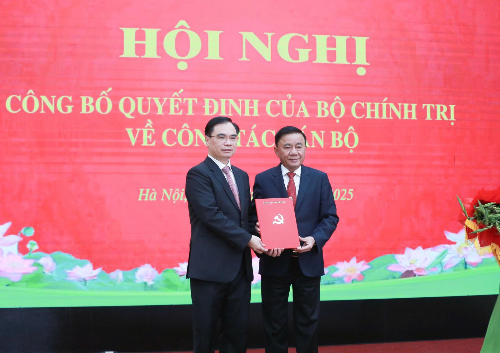 Bổ nhiệm đồng chí Dương Trung Ý giữ chức Tổng Biên tập Tạp chí Cộng sản- Ảnh 1.