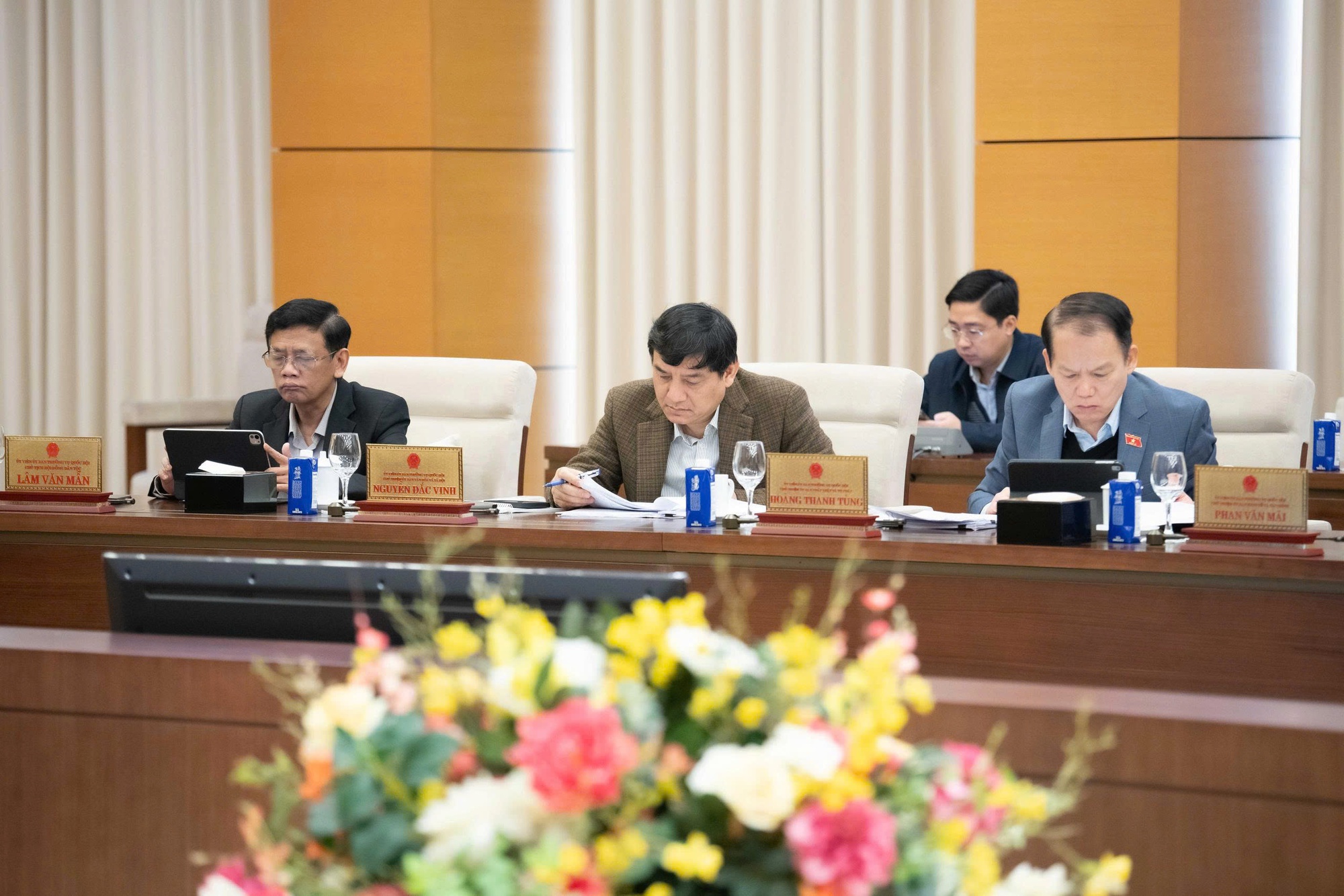 Chính sách tiền lương đối với cán bộ, công chức, viên chức và người nghỉ hưu chưa đáp ứng yêu cầu bảo đảm đời sống- Ảnh 3.