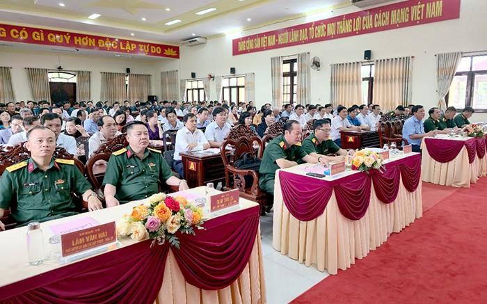 Xem xét tuyển chọn cán bộ Ban Chỉ huy Quân sự cấp xã (cũ) vào sĩ quan chính quy, quân nhân chuyên nghiệp