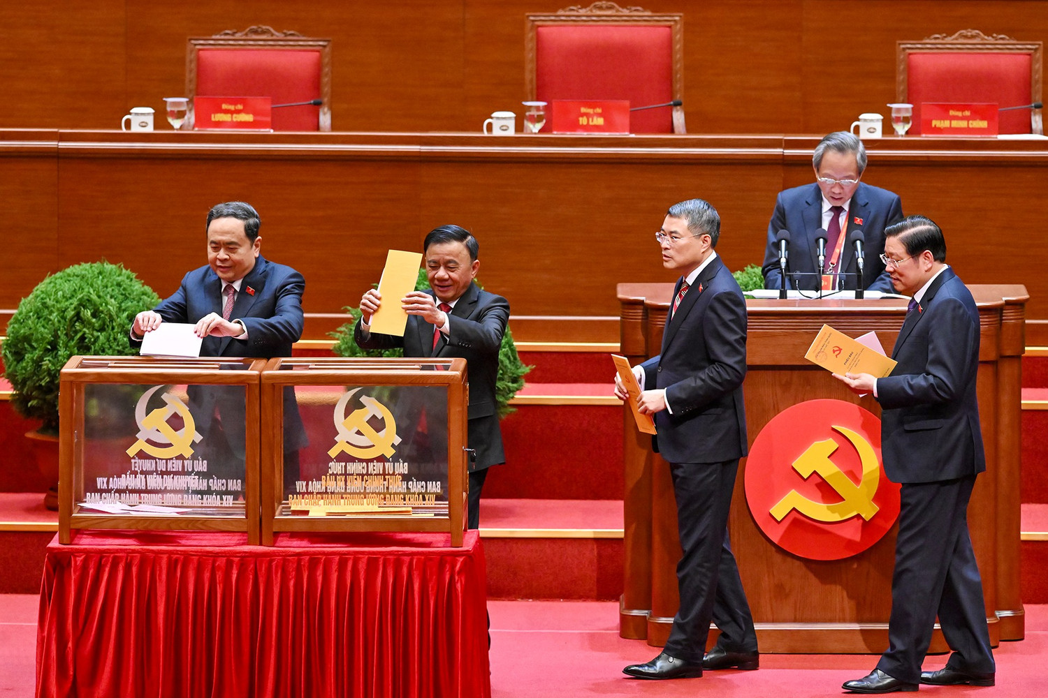 DANH SÁCH ỦY VIÊN CHÍNH THỨC VÀ ỦY VIÊN DỰ KHUYẾT BAN CHẤP HÀNH TRUNG ƯƠNG ĐẢNG KHÓA XIV- Ảnh 7.