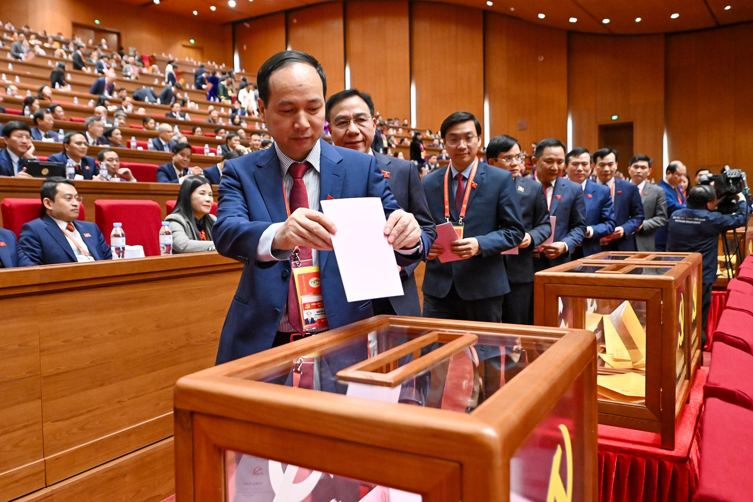 DANH SÁCH ỦY VIÊN CHÍNH THỨC VÀ ỦY VIÊN DỰ KHUYẾT BAN CHẤP HÀNH TRUNG ƯƠNG ĐẢNG KHÓA XIV- Ảnh 16.