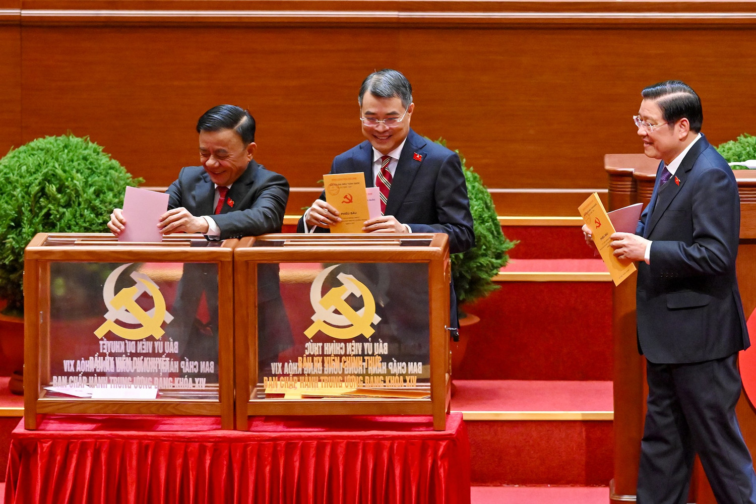 DANH SÁCH ỦY VIÊN CHÍNH THỨC VÀ ỦY VIÊN DỰ KHUYẾT BAN CHẤP HÀNH TRUNG ƯƠNG ĐẢNG KHÓA XIV- Ảnh 8.