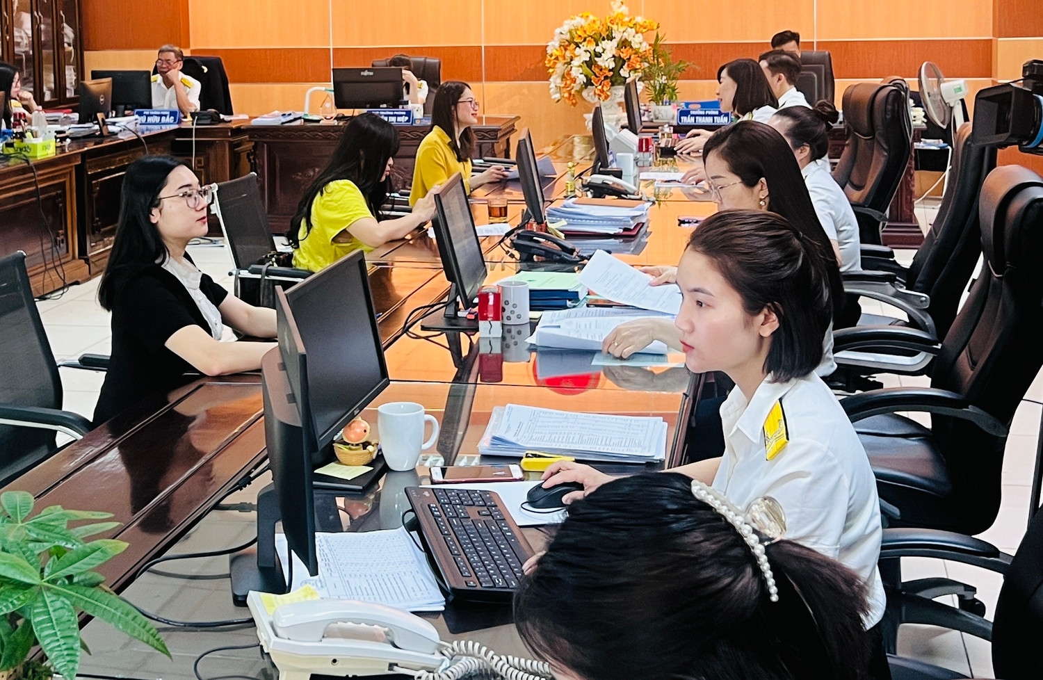 Gắn chặt cải cách tiền lương với sắp xếp bộ máy, tinh giản biên chế, trả lương theo vị trí việc làm- Ảnh 2. Gắn chặt cải cách tiền lương với sắp xếp bộ máy, tinh giản biên chế, trả lương theo vị trí việc làm- Ảnh 2.