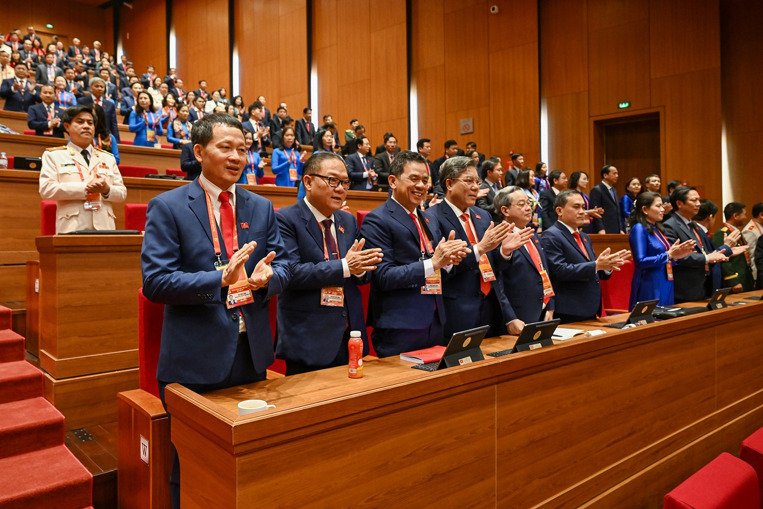 BỘ CHÍNH TRỊ, BAN BÍ THƯ, BAN CHẤP HÀNH TRUNG ƯƠNG KHÓA XIV RA MẮT ĐẠI HỘI- Ảnh 25.
