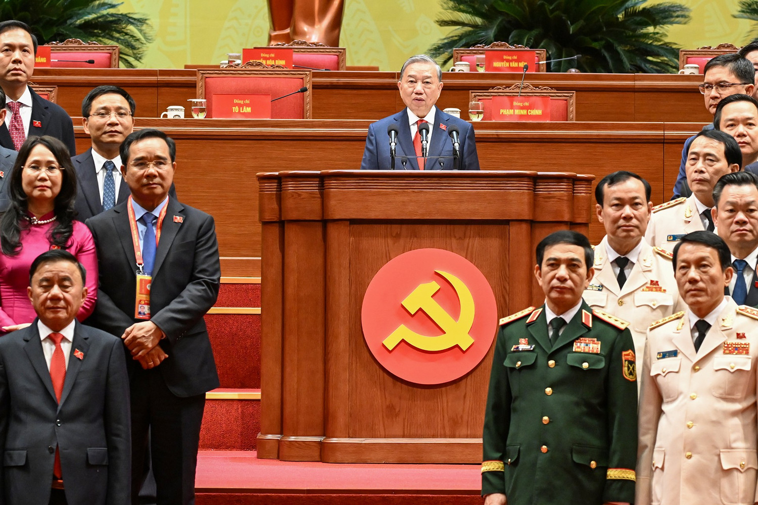 BỘ CHÍNH TRỊ, BAN BÍ THƯ, BAN CHẤP HÀNH TRUNG ƯƠNG KHÓA XIV RA MẮT ĐẠI HỘI- Ảnh 20.