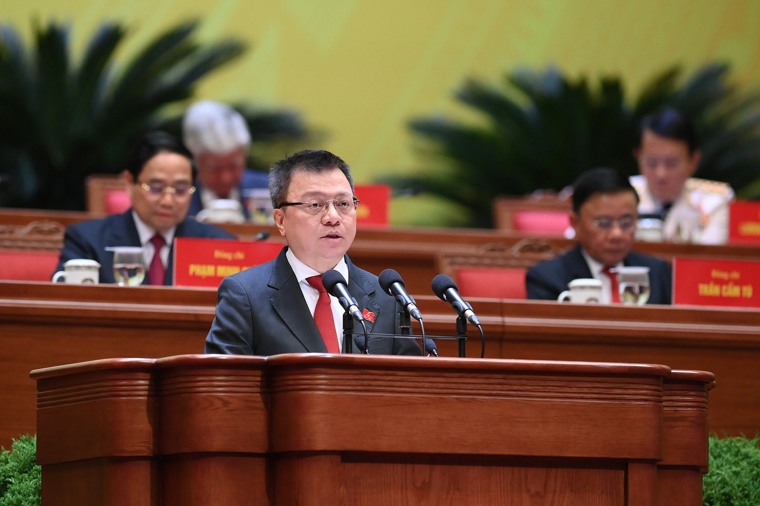 BỘ CHÍNH TRỊ, BAN BÍ THƯ, BAN CHẤP HÀNH TRUNG ƯƠNG KHÓA XIV RA MẮT ĐẠI HỘI- Ảnh 9.