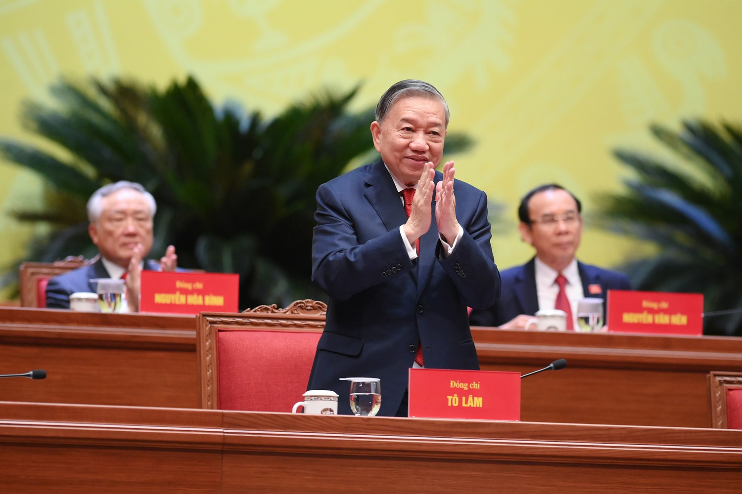 BỘ CHÍNH TRỊ, BAN BÍ THƯ, BAN CHẤP HÀNH TRUNG ƯƠNG KHÓA XIV RA MẮT ĐẠI HỘI- Ảnh 8.