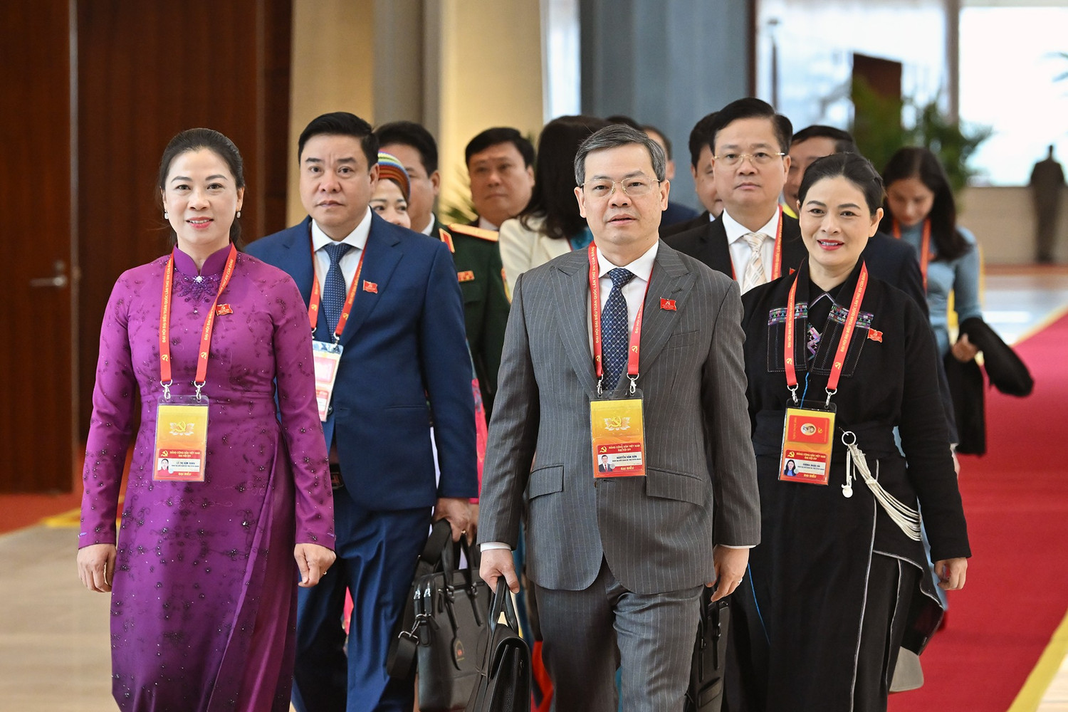 BỘ CHÍNH TRỊ, BAN BÍ THƯ, BAN CHẤP HÀNH TRUNG ƯƠNG KHÓA XIV RA MẮT ĐẠI HỘI- Ảnh 27.