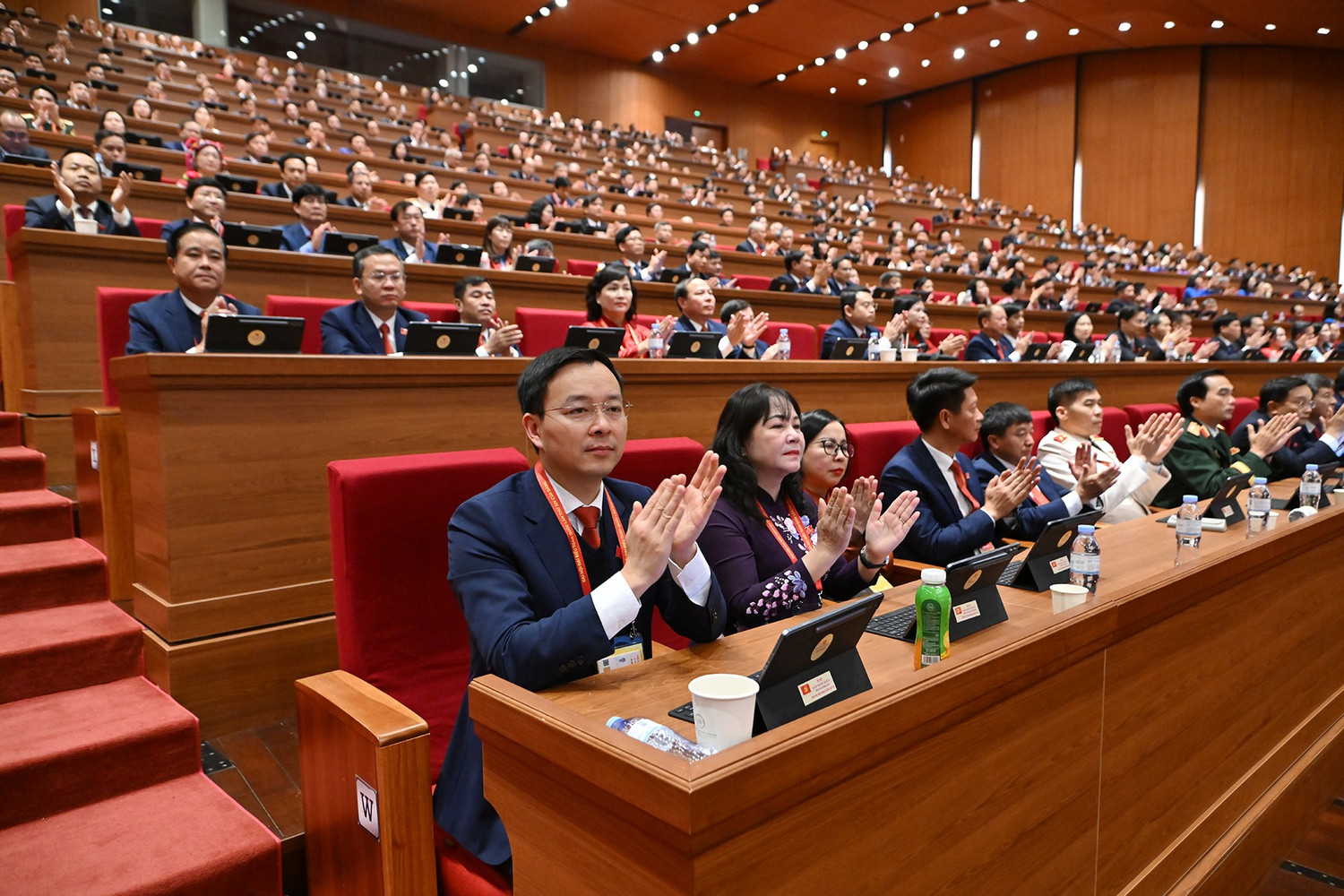 BỘ CHÍNH TRỊ, BAN BÍ THƯ, BAN CHẤP HÀNH TRUNG ƯƠNG KHÓA XIV RA MẮT ĐẠI HỘI- Ảnh 13.