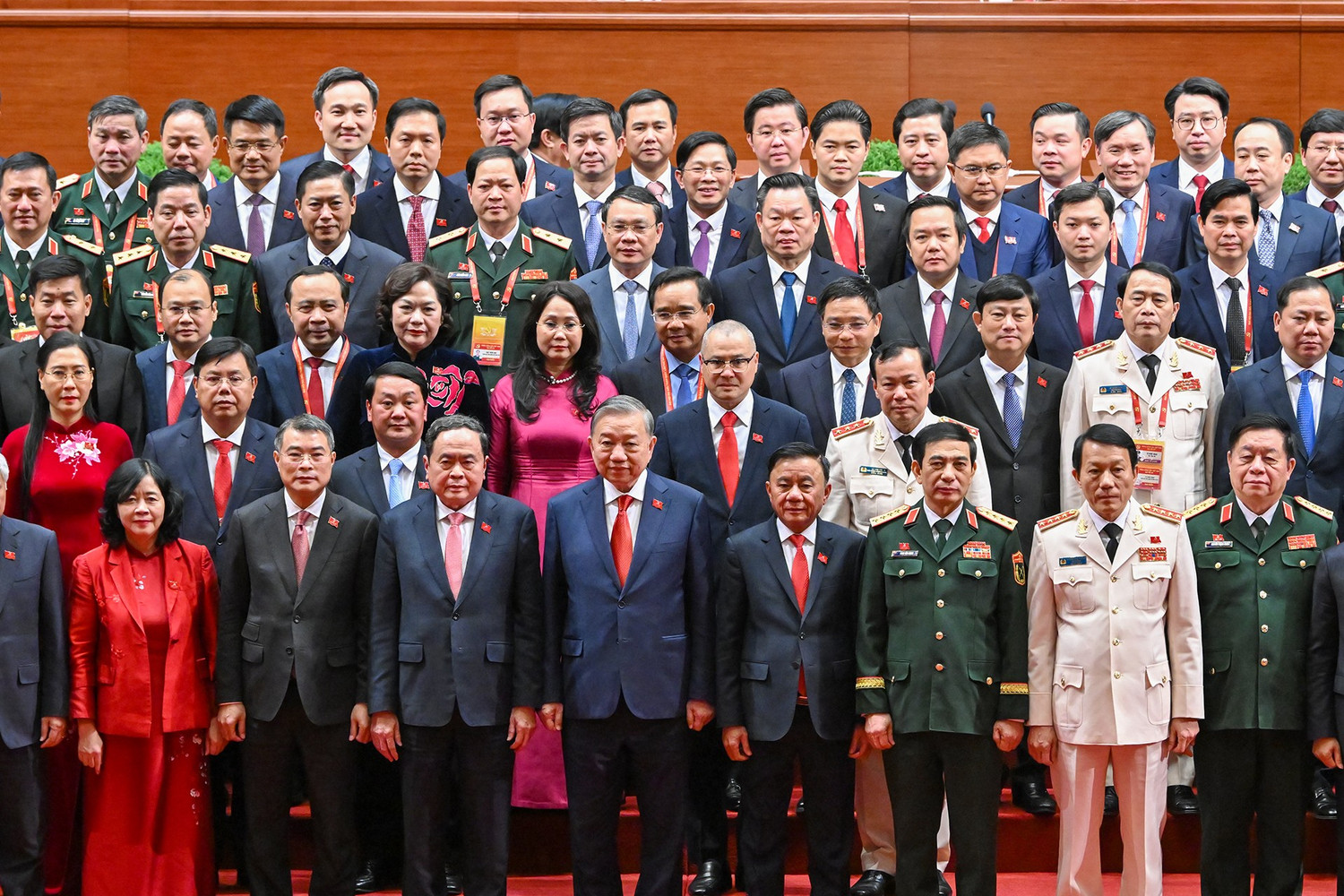 BỘ CHÍNH TRỊ, BAN BÍ THƯ, BAN CHẤP HÀNH TRUNG ƯƠNG KHÓA XIV RA MẮT ĐẠI HỘI- Ảnh 23.