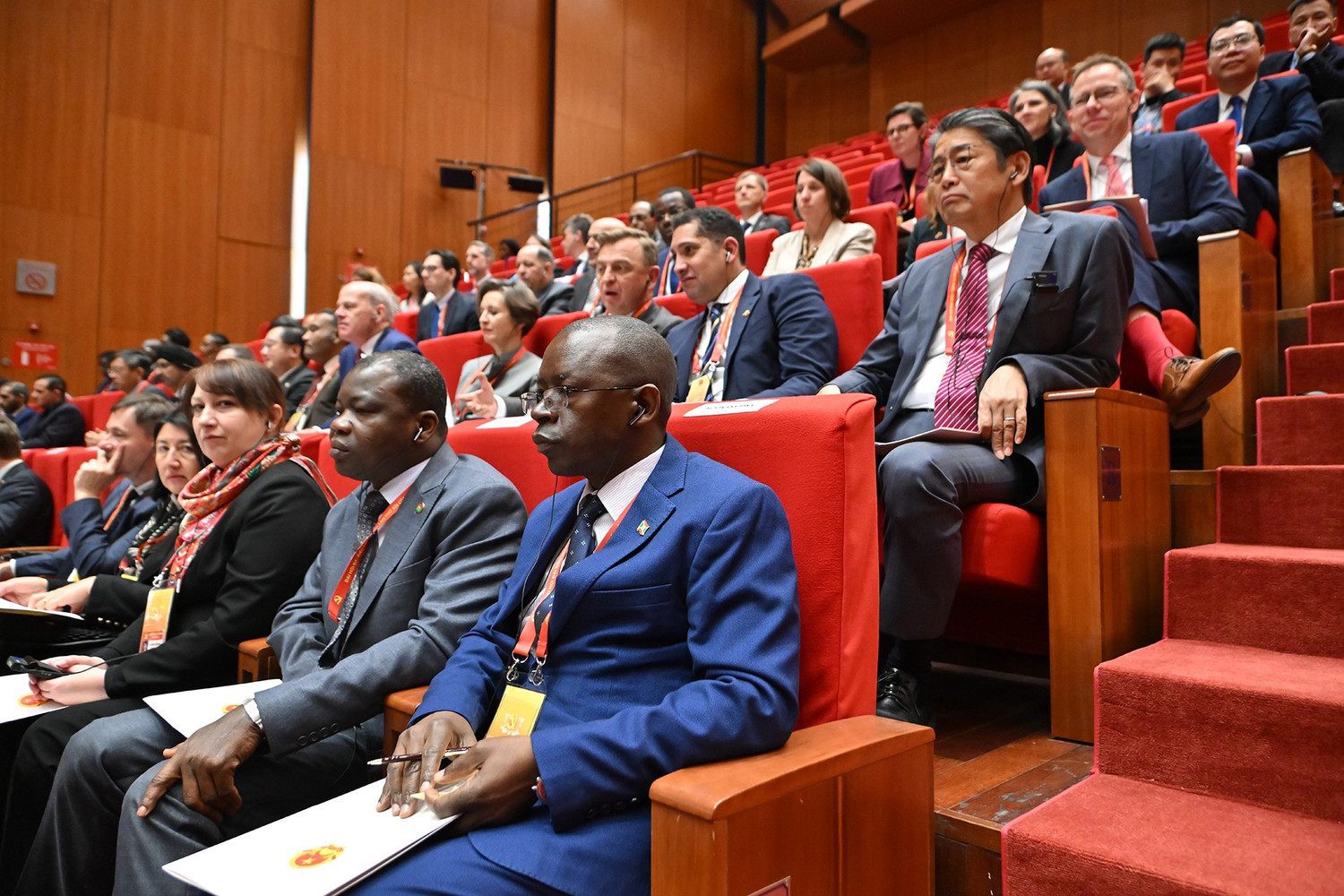 BỘ CHÍNH TRỊ, BAN BÍ THƯ, BAN CHẤP HÀNH TRUNG ƯƠNG KHÓA XIV RA MẮT ĐẠI HỘI- Ảnh 16.