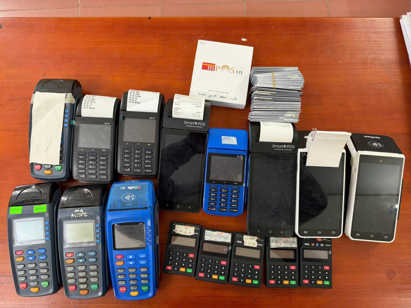 Khởi tố, bắt tạm giam nữ nhân viên ngân hàng; cơ quan Công an cảnh báo người dân, thông báo tìm bị hại- Ảnh 2. Khởi tố, bắt tạm giam nữ nhân viên ngân hàng; cơ quan Công an cảnh báo người dân, thông báo tìm bị hại- Ảnh 2.