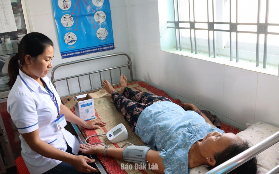 Sắp xếp, tổ chức lại, chuyển giao toàn bộ Trạm y tế về cấp xã