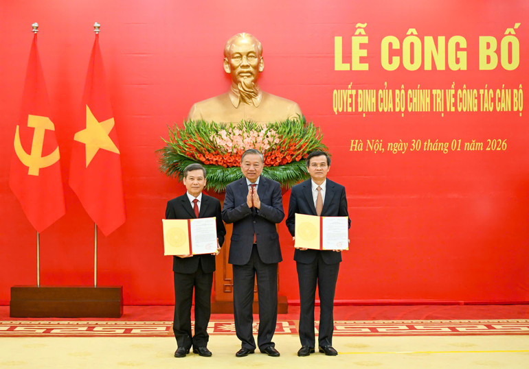 Tổng Bí thư Tô Lâm trao các quyết định của Bộ Chính trị về công tác cán bộ- Ảnh 3. Tổng Bí thư Tô Lâm trao các quyết định của Bộ Chính trị về công tác cán bộ- Ảnh 3.