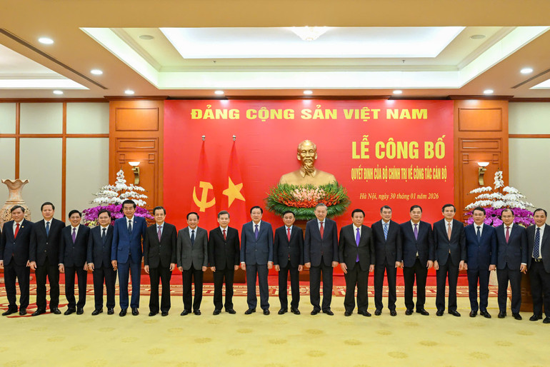 Tổng Bí thư Tô Lâm trao các quyết định của Bộ Chính trị về công tác cán bộ- Ảnh 7. Tổng Bí thư Tô Lâm trao các quyết định của Bộ Chính trị về công tác cán bộ- Ảnh 7.