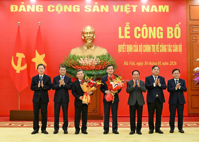 Tổng Bí thư Tô Lâm trao các quyết định của Bộ Chính trị về công tác cán bộ- Ảnh 2. Tổng Bí thư Tô Lâm trao các quyết định của Bộ Chính trị về công tác cán bộ- Ảnh 2.