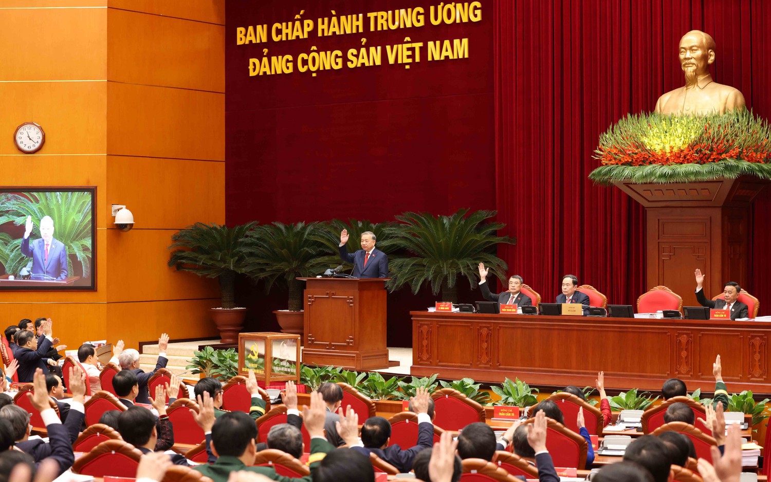 BỘ CHÍNH TRỊ PHÂN CÔNG ỦY VIÊN BỘ CHÍNH TRỊ KHÓA XIV THAM GIA BAN BÍ THƯ KHÓA XIV