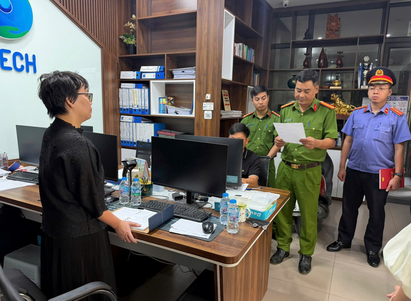Khám xét khẩn cấp 5 công ty quan trắc môi trường; khởi tố 10 bị can- Ảnh 1.