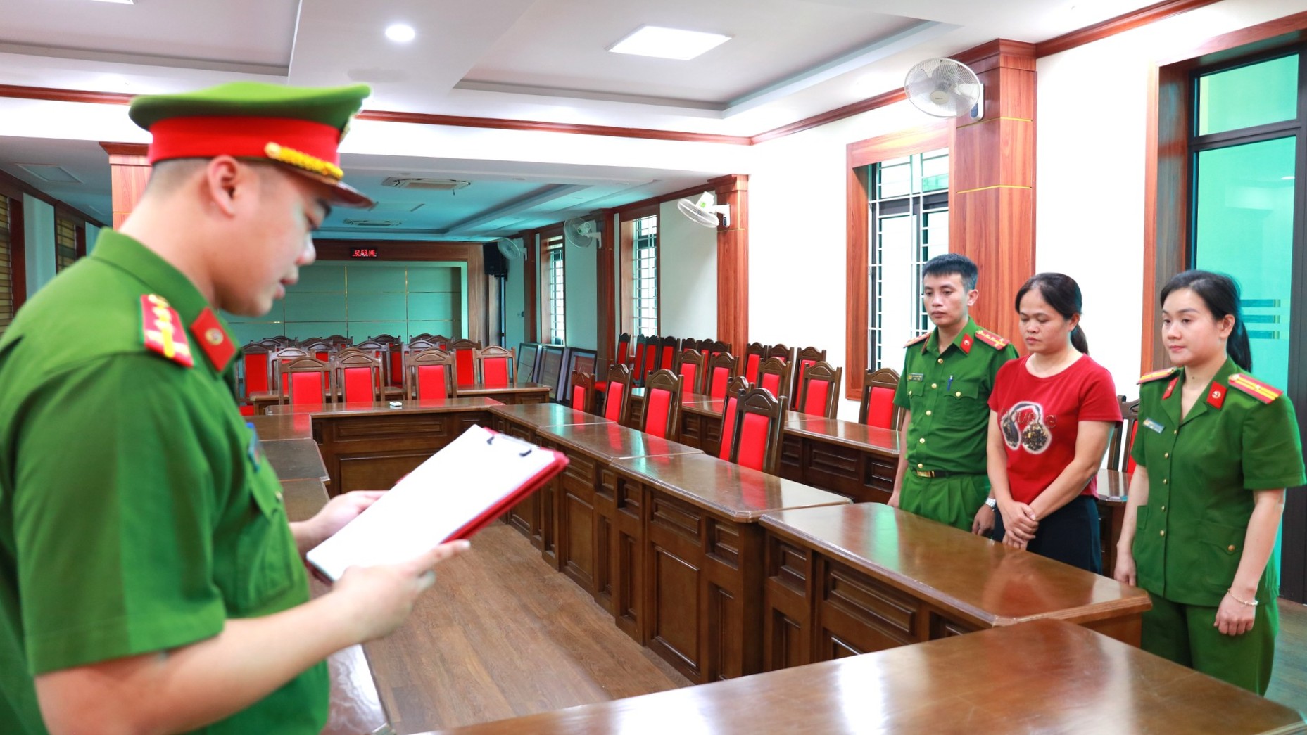 Vụ án Hải SAPA TV: Khởi tố, bắt tạm giam kế toán, thủ quỹ- Ảnh 1.