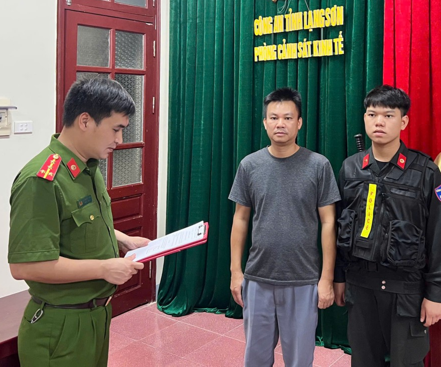 Khởi tố Phó Giám đốc và Phó Trưởng phòng Trung tâm Tài nguyên môi trường- Ảnh 1.