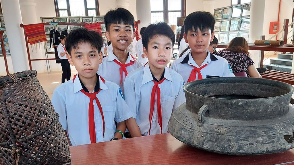 Dự kiến nhiều điểm mới quy định về tiêu chuẩn, biên soạn, thẩm định tài liệu giáo dục địa phương- Ảnh 1. Dự kiến nhiều điểm mới quy định về tiêu chuẩn, biên soạn, thẩm định tài liệu giáo dục địa phương- Ảnh 1.