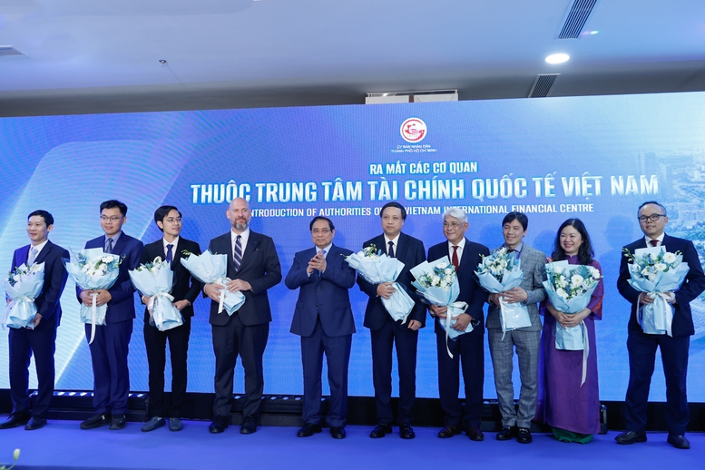 RA MẮT TRUNG TÂM TÀI CHÍNH QUỐC TẾ VIỆT NAM: PHẢI HOÀN THIỆN NGAY CÁC THỂ CHẾ VƯỢT TRỘI, ĐỀ XUẤT CHÍNH SÁCH ƯU ĐÃI ĐỘT PHÁ- Ảnh 5.