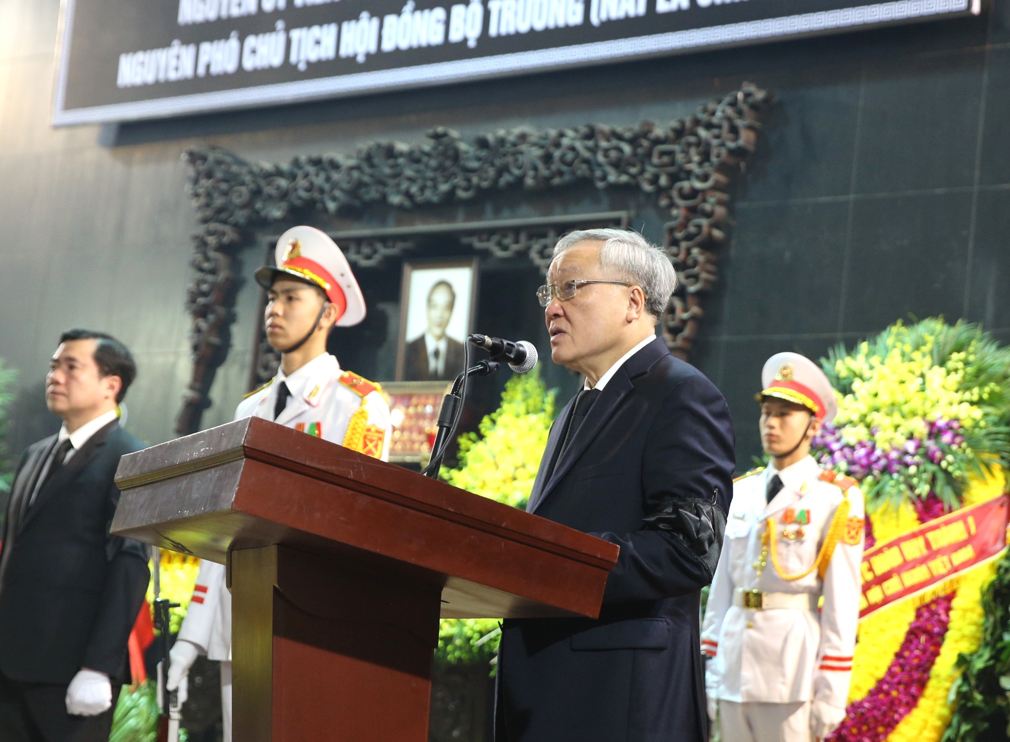 TỔ CHỨC TRỌNG THỂ LỄ TANG ĐỒNG CHÍ ĐOÀN DUY THÀNH, NGUYÊN PHÓ CHỦ TỊCH HỘI ĐỒNG BỘ TRƯỞNG- Ảnh 9. TỔ CHỨC TRỌNG THỂ LỄ TANG ĐỒNG CHÍ ĐOÀN DUY THÀNH, NGUYÊN PHÓ CHỦ TỊCH HỘI ĐỒNG BỘ TRƯỞNG- Ảnh 9.