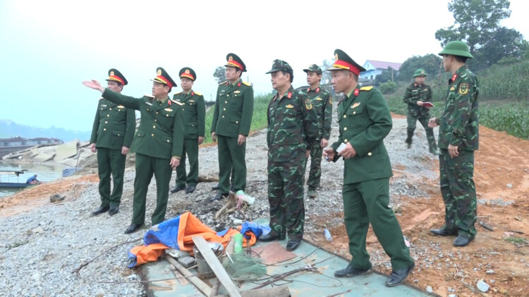 Khẩn trương làm cầu phao qua sông Lô; đầu tư xây dựng cầu sông Lô mới- Ảnh 1.