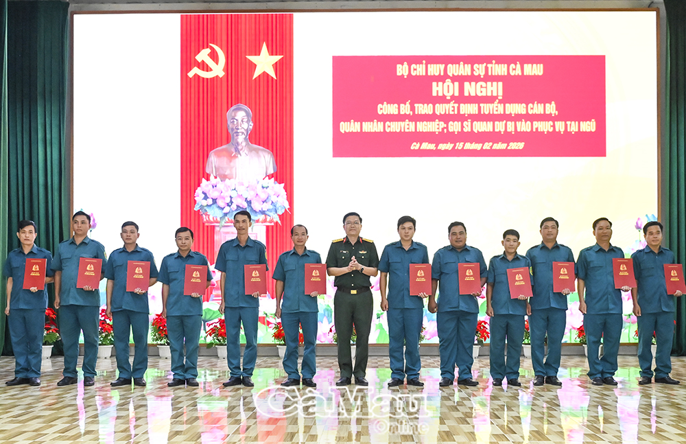 Kiện toàn nhân sự Ban Chỉ huy Quân sự cấp xã: 184 cán bộ, quân nhân chuyên nghiệp, sĩ quan dự bị vào phục vụ tại ngũ- Ảnh 2. Kiện toàn nhân sự Ban Chỉ huy Quân sự cấp xã: 184 cán bộ, quân nhân chuyên nghiệp, sĩ quan dự bị vào phục vụ tại ngũ- Ảnh 2.