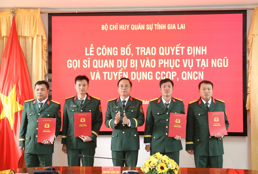 Điều động, bổ nhiệm, tuyển dụng 476 cán bộ vào Ban Chỉ huy Quân sự cấp xã- Ảnh 4. Điều động, bổ nhiệm, tuyển dụng 476 cán bộ vào Ban Chỉ huy Quân sự cấp xã- Ảnh 4.