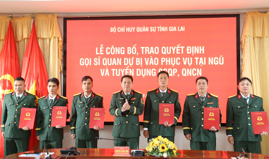 Điều động, bổ nhiệm, tuyển dụng 476 cán bộ vào Ban Chỉ huy Quân sự cấp xã- Ảnh 2. Điều động, bổ nhiệm, tuyển dụng 476 cán bộ vào Ban Chỉ huy Quân sự cấp xã- Ảnh 2.