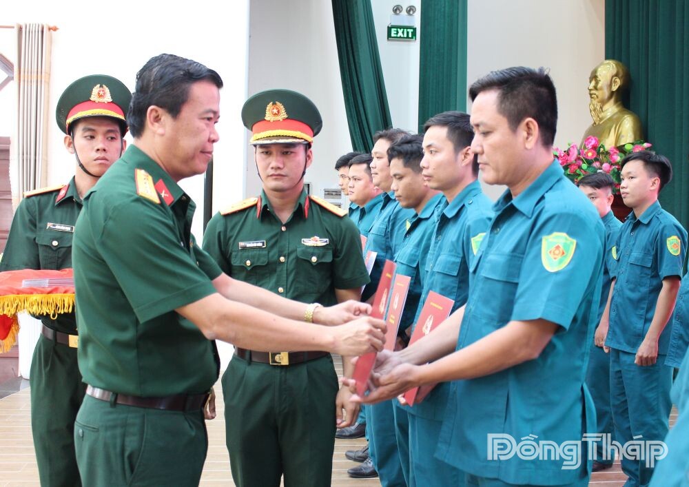 Bổ nhiệm 210 quân nhân chuyên nghiệp làm Phó Chỉ huy trưởng, Trợ lý... gọi 178 sĩ quan dự bị vào phục vụ tại ngũ- Ảnh 1.