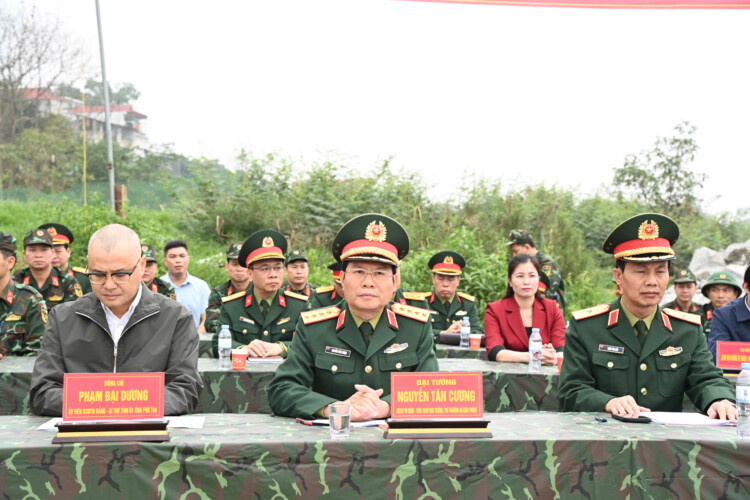 XUÂN BÍNH NGỌ: 'THẦN TỐC' thông xe CẦU PHAO ĐOAN HÙNG bắc qua sông Lô - Công trình mang ý nghĩa đặc biệt- Ảnh 7.