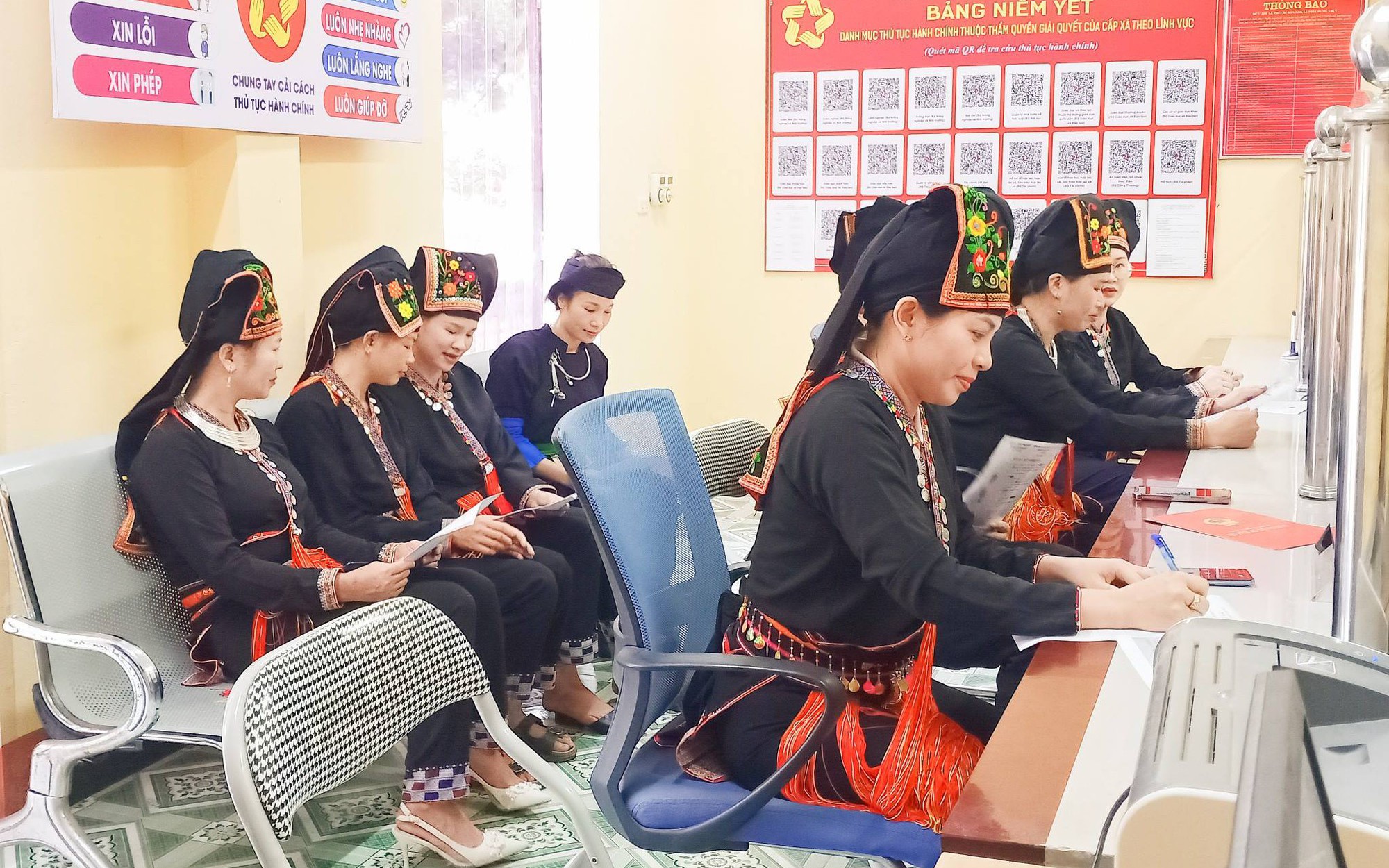 Tiếp tục sắp xếp đơn vị sự nghiệp, kiện toàn tổ chức bộ máy; triển khai phương án cắt giảm biên chế công chức