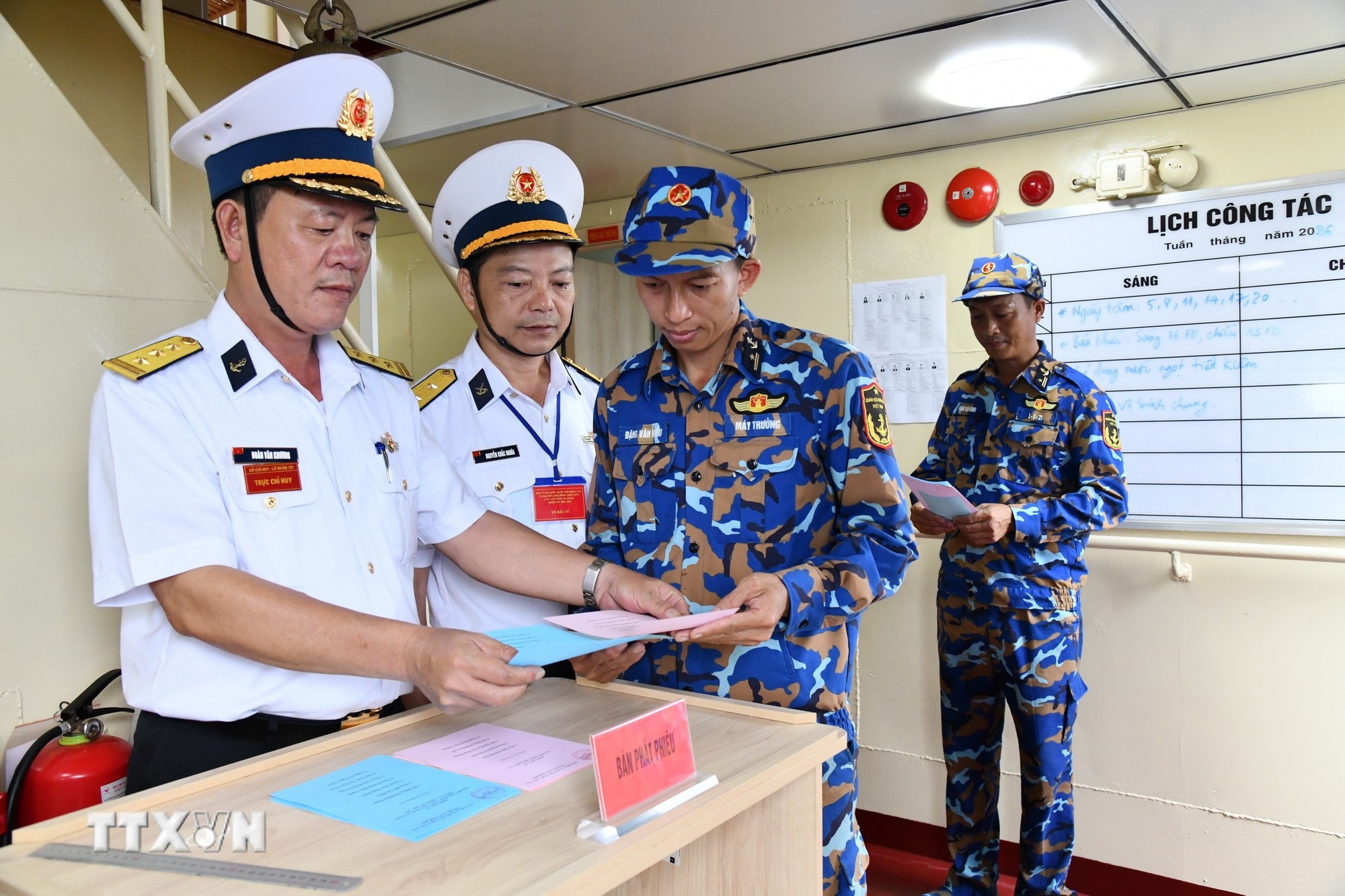 BẦU CỬ 2026: SÁNG SUỐT LỰA CHỌN NHỮNG ĐẠI DIỆN TIÊU BIỂU, THỰC SỰ ĐẠI DIỆN CHO Ý CHÍ, NGUYỆN VỌNG CỦA NHÂN DÂN- Ảnh 11.