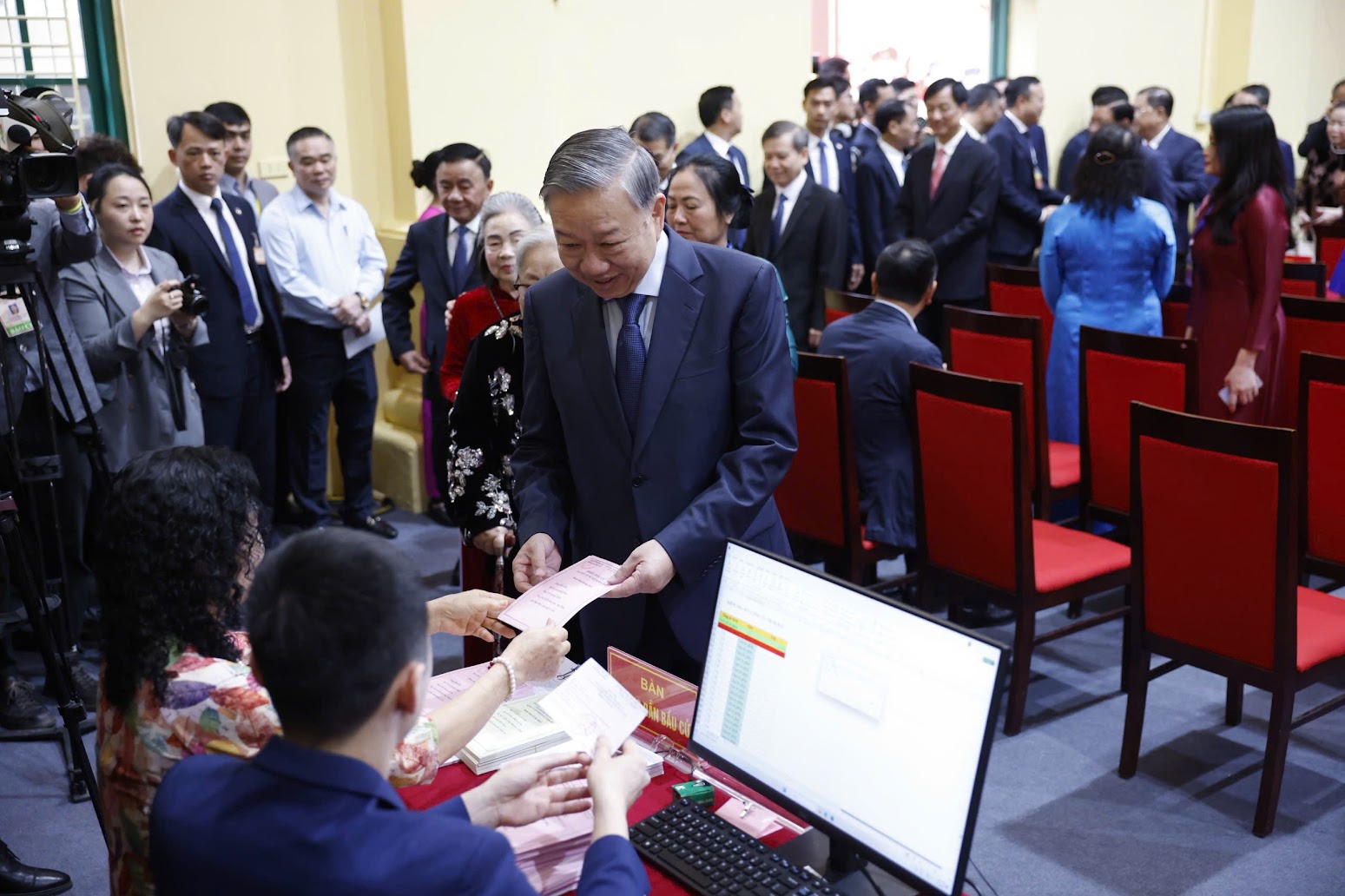 BẦU CỬ 2026: SÁNG SUỐT LỰA CHỌN NHỮNG ĐẠI DIỆN TIÊU BIỂU, THỰC SỰ ĐẠI DIỆN CHO Ý CHÍ, NGUYỆN VỌNG CỦA NHÂN DÂN- Ảnh 5.