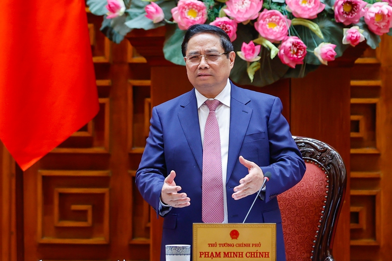 Dứt khoát không để thiếu xăng dầu; rà soát, giảm các loại thuế, phí, lệ phí; xem xét bố trí ngân sách để hỗ trợ bình ổn giá xăng dầu- Ảnh 2.