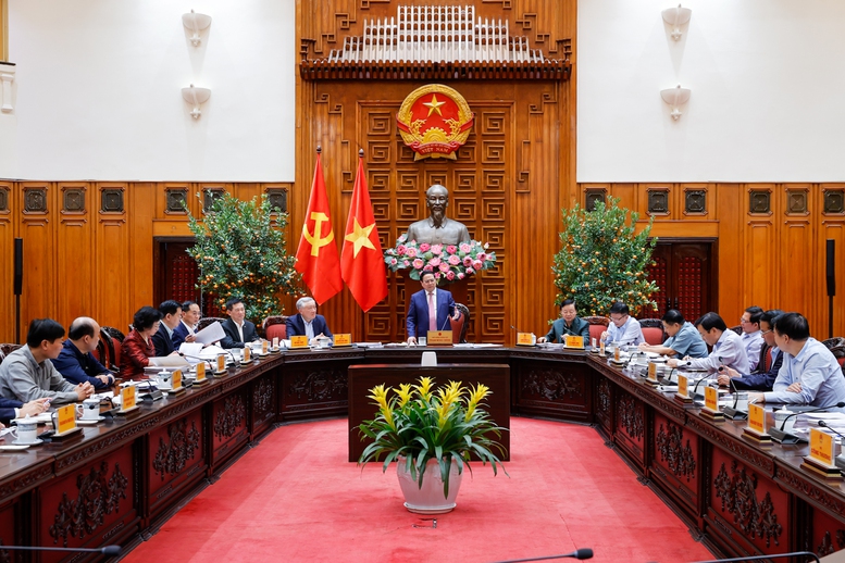 Dứt khoát không để thiếu xăng dầu; rà soát, giảm các loại thuế, phí, lệ phí; xem xét bố trí ngân sách để hỗ trợ bình ổn giá xăng dầu- Ảnh 1.